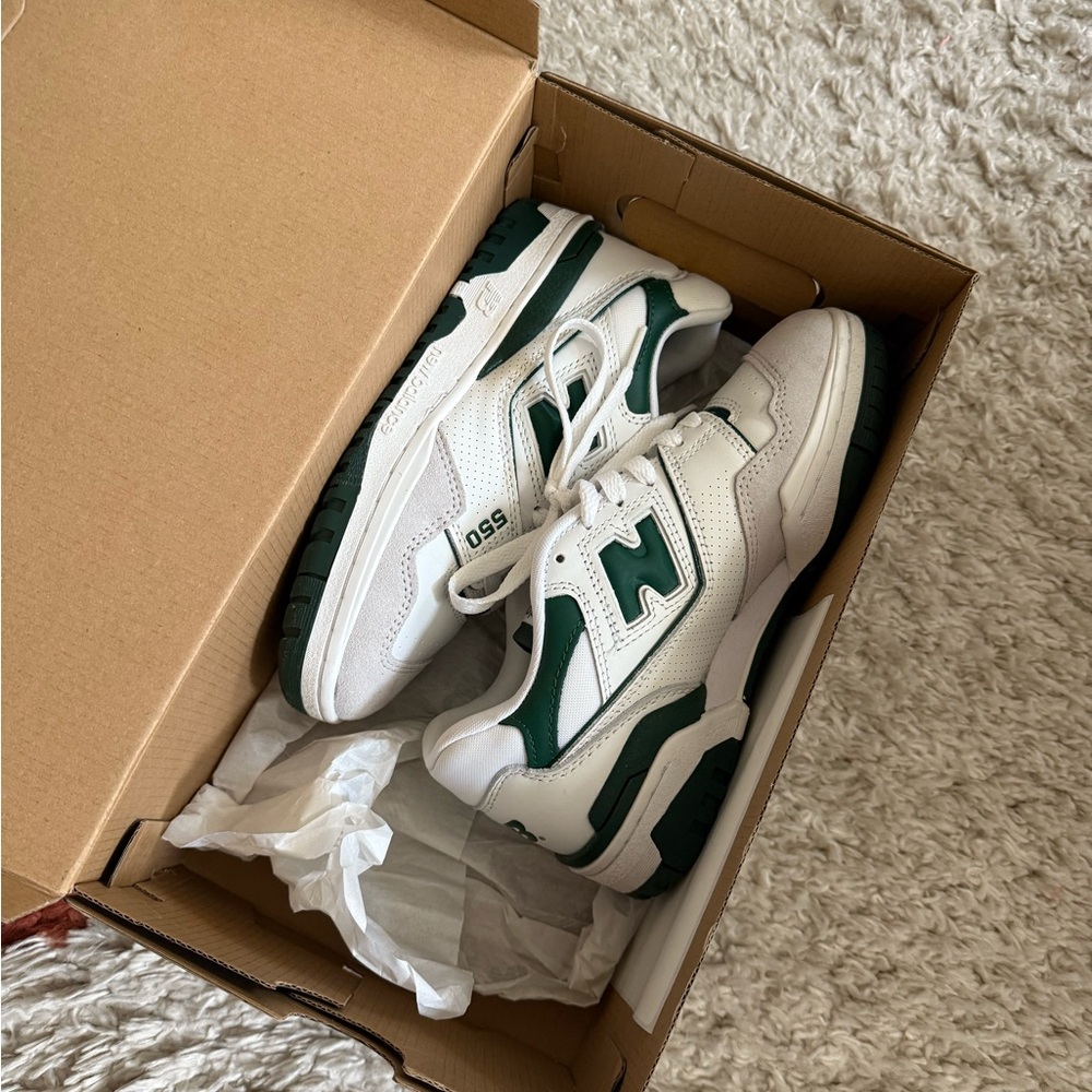 Men’s 4 Women 5.5 New Balance 550
